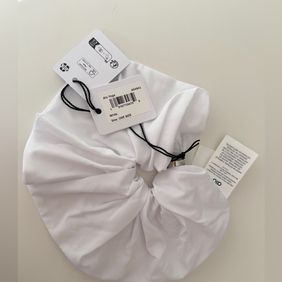 New Auth Alo Yoga Bead It Oversized Scrunchie NWT - white - Picture 4 of 4